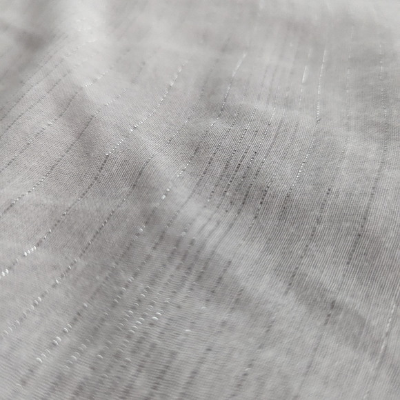 Tex by Max Azria Silver Threaded Top - Picture 3 of 10